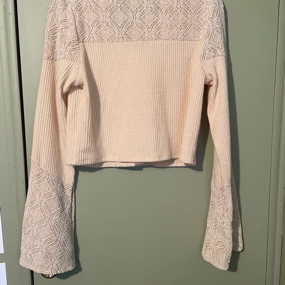 NWT New In V-Neck Sweater with Bell Sleeves Sz M - Picture 5 of 7